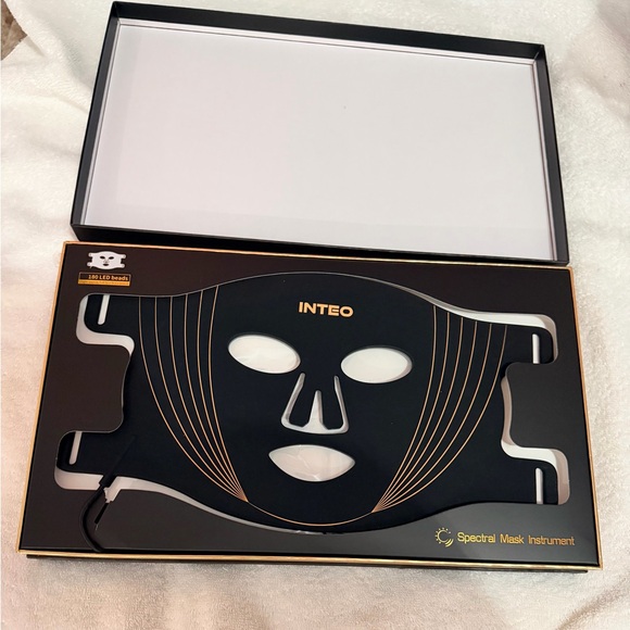 Inteo Red Light LED Therapy Facial Mask for Skin Rejuvenation - Picture 11 of 15